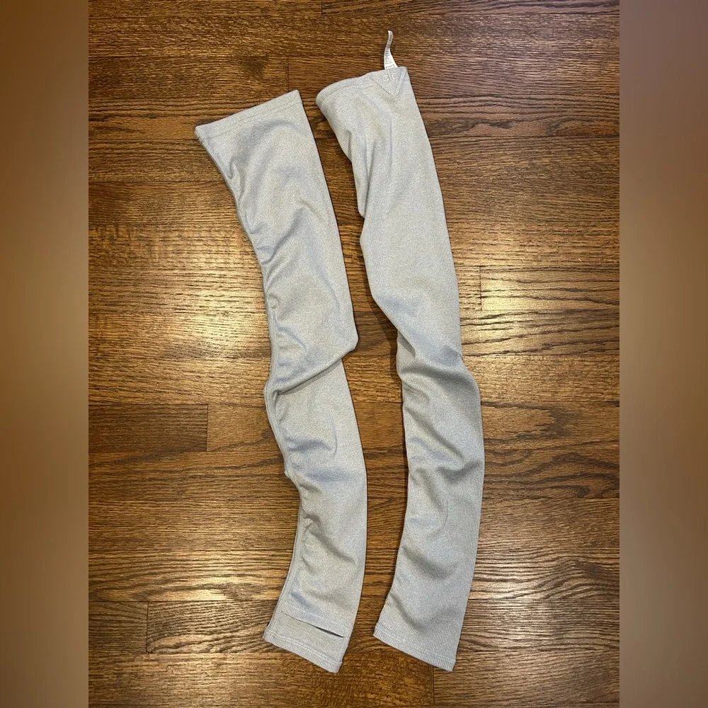 ALO Yoga Light Gray Leg Warmers